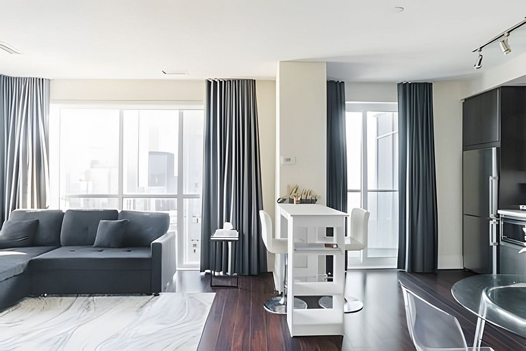 Gorgeous 1Bdr 2beds Across Rogers Center W/PARKING