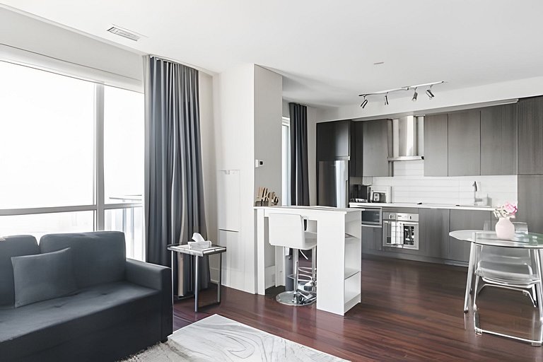Gorgeous 1Bdr 2beds Across Rogers Center W/PARKING