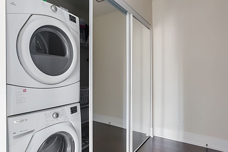 Elegant 1BR Condo across from Rogers Centre