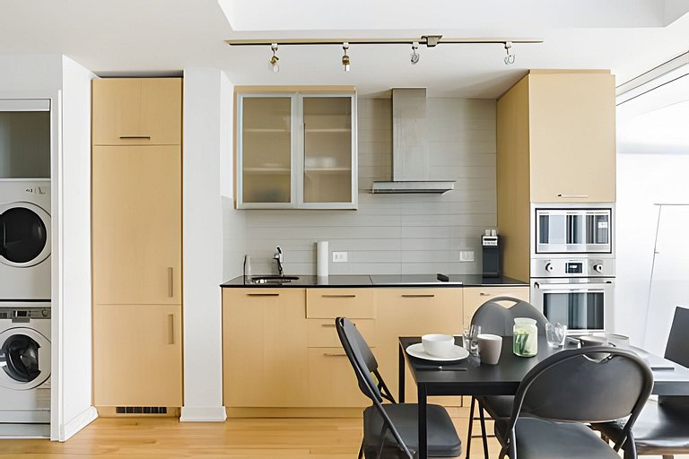 Waterfront High Rise 1bdr Condo Downtown