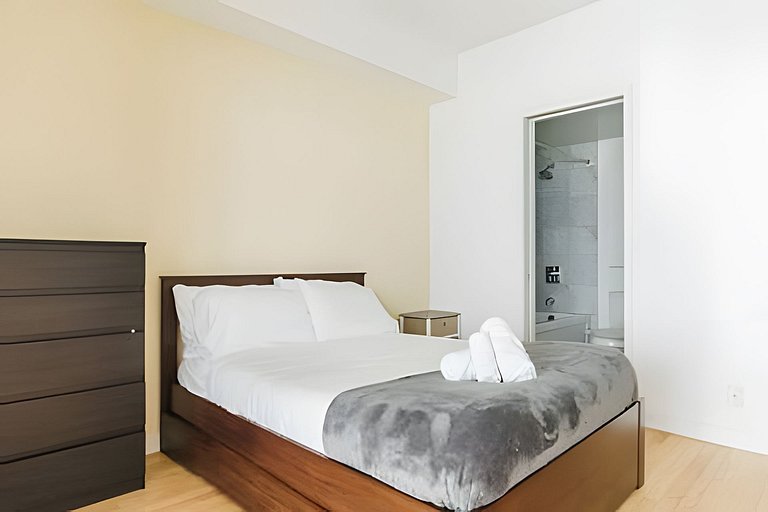 Waterfront High Rise 1bdr Condo Downtown