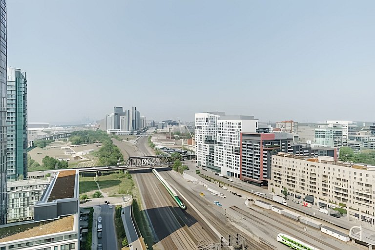 Modern 1 bdr, 2 bed by the Rogers Center