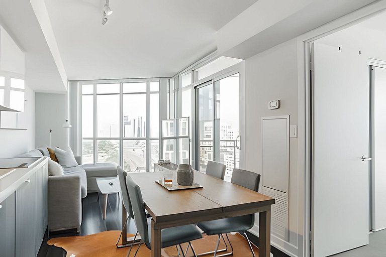 Toronto FIFA 2026: 1BDR by Rogers Centre + Parking