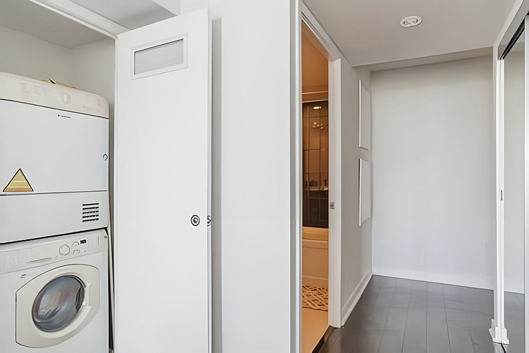 Toronto FIFA 2026: 1BDR by Rogers Centre + Parking