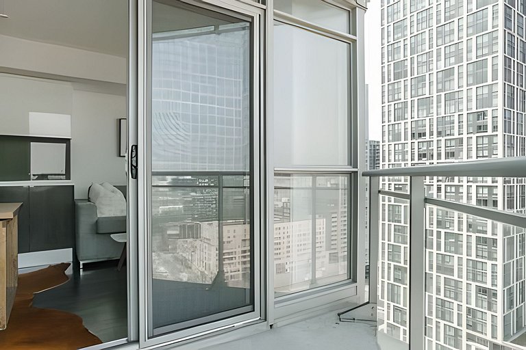 Modern 1 bdr, 2 bed by the Rogers Center