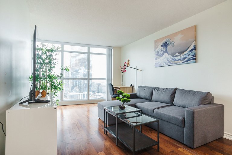 Lakefront 2 bed, 2 bath Downtown Toronto W/Parking