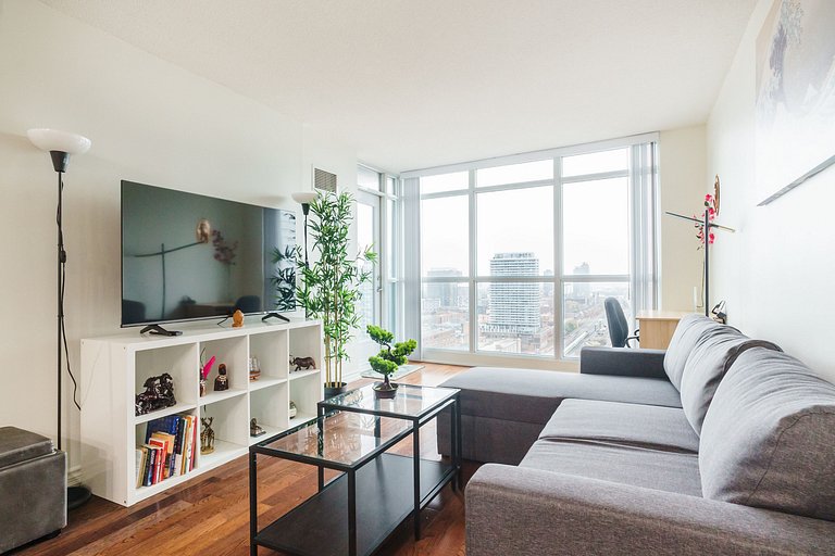 Lakefront 2 bed, 2 bath Downtown Toronto W/Parking
