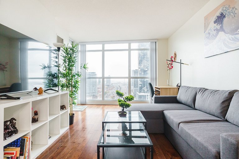 Lakefront 2 bed, 2 bath Downtown Toronto W/Parking