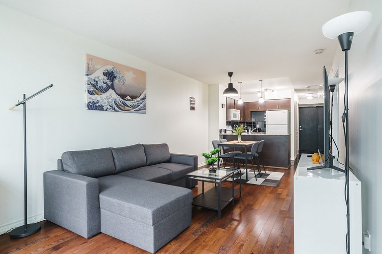 Lakefront 2 bed, 2 bath Downtown Toronto W/Parking