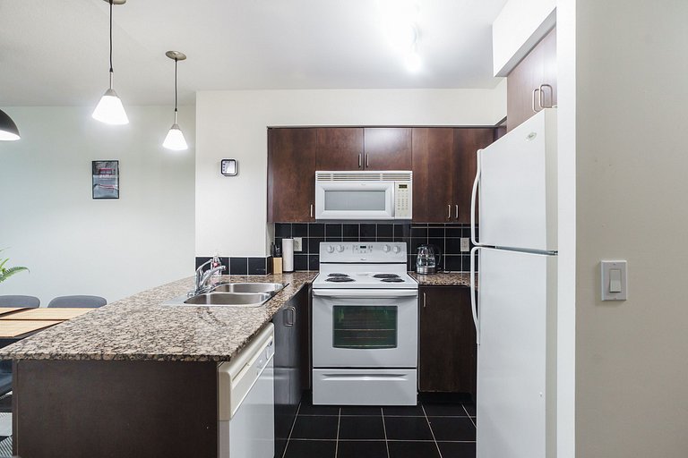 Lakefront 2 bed, 2 bath Downtown Toronto W/Parking
