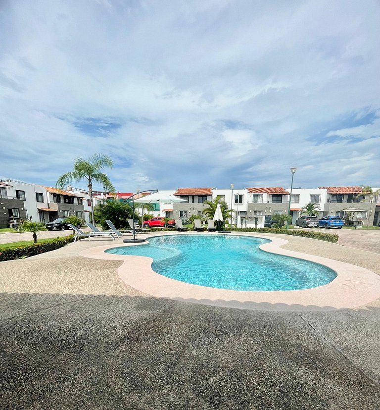Modern Pool Side, 3 Bdrm House with parking