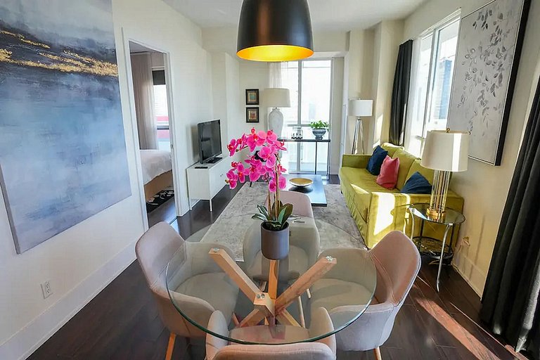 Luxury 2-bedroom, 2-bathroom Condo Stunning Views