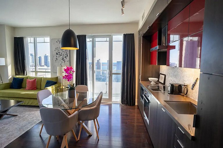 Luxury 2-bedroom, 2-bathroom Condo Stunning Views