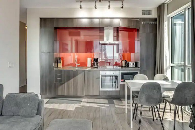 Bright Downtown Toronto Condo with Balcony
