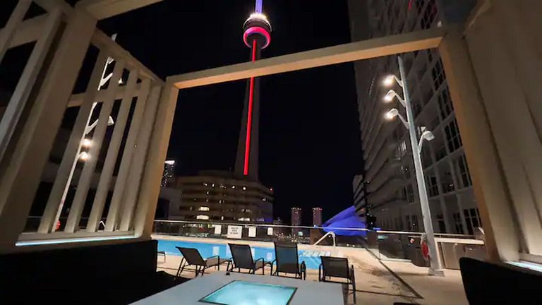 Luxe 3BR Condo CN Tower W/Parking