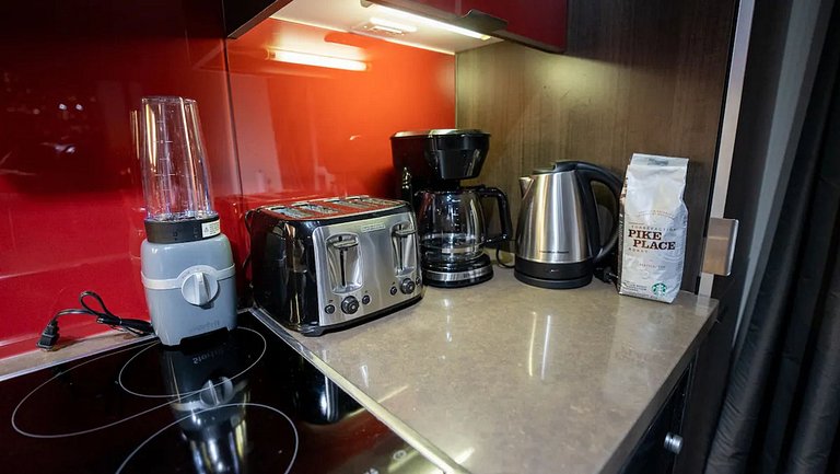 Elegant two-bedroom condo close to the CN Tower