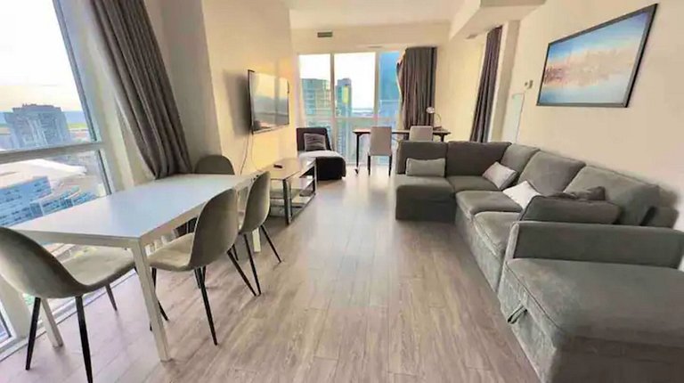 Luxe 2BR+Den Condo CN Tower