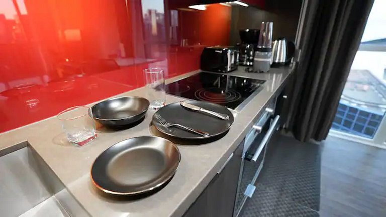 Bright Downtown Toronto Condo with Balcony