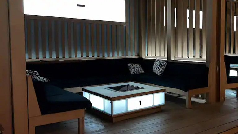 Luxe 3BR Condo CN Tower W/Parking