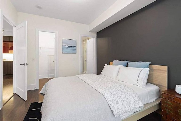 Luxe 2bed 2bath at Front Street