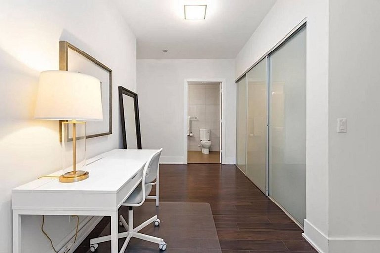 Luxe 2bed 2bath at Front Street