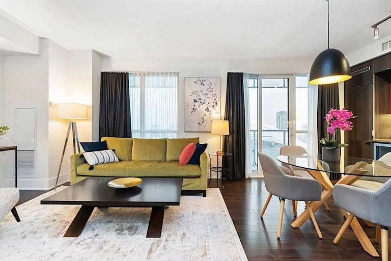 Luxe 2bed 2bath at Front Street