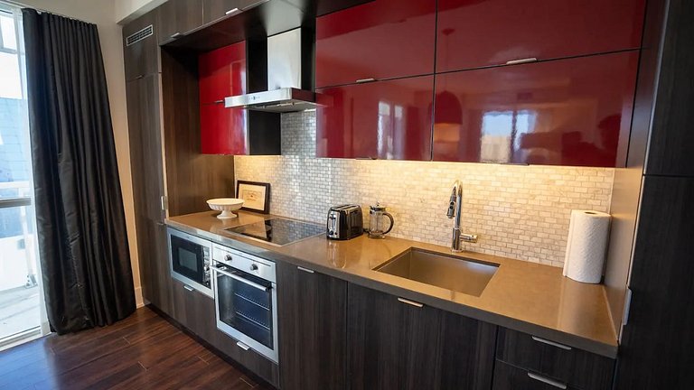 Luxe 2bed 2bath at Front Street