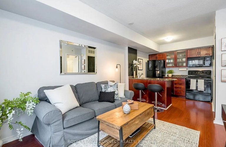 Cozy townhouse liberty village