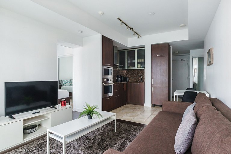 Waterfront 1 Bdr, 2bed, CN Tower, Parking 4 guests