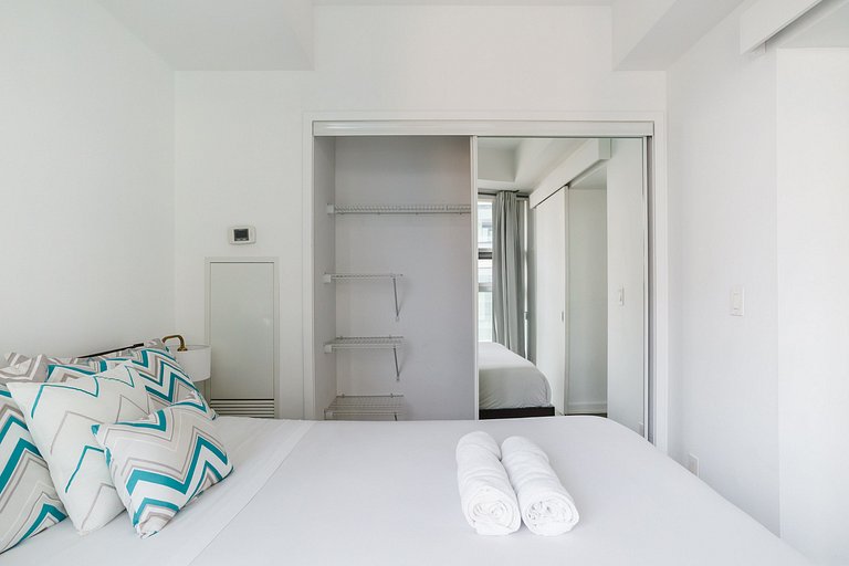 Waterfront 1 Bdr, 2bed, CN Tower, Parking 4 guests