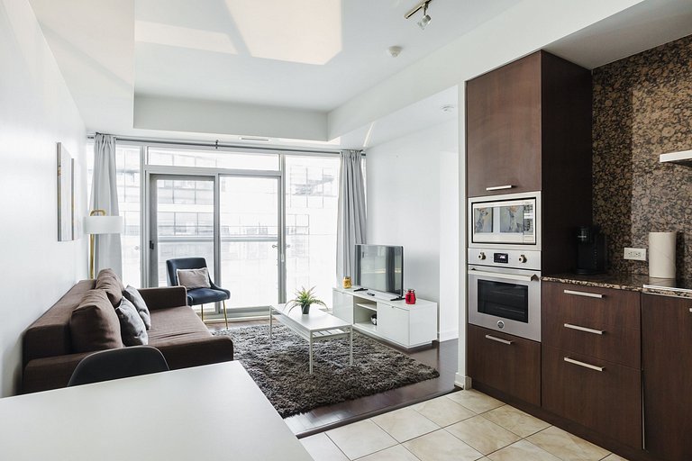 Waterfront 1 Bdr, 2bed, CN Tower, Parking 4 guests