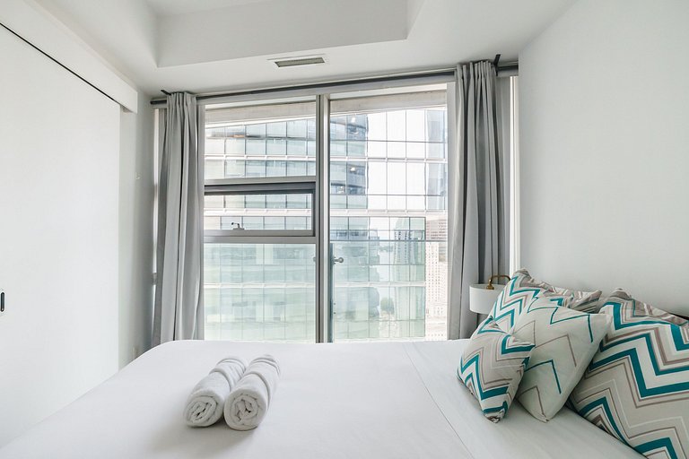 Waterfront 1 Bdr, 2bed, CN Tower, Parking 4 guests