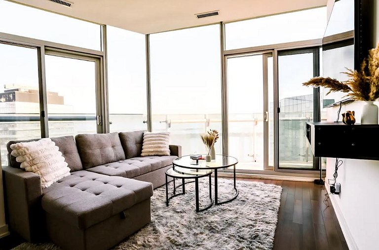 Penthouse 3BR Luxury Lake Views