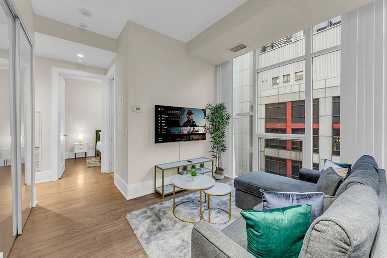 Luxe 3BR Townhouse Downtown