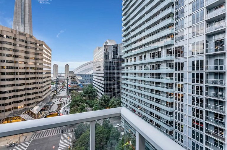 Luxe 2BR Penthouse CN Tower View