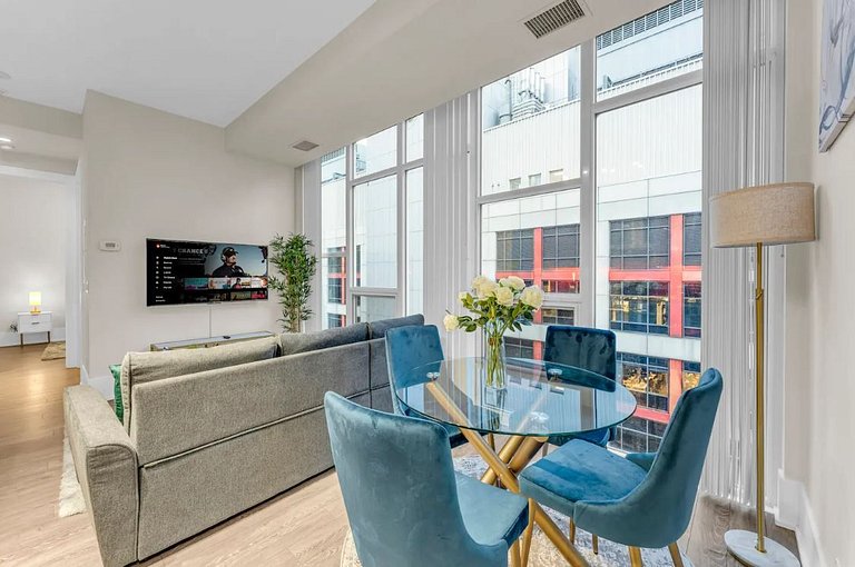 Luxe 3BR Townhouse Downtown