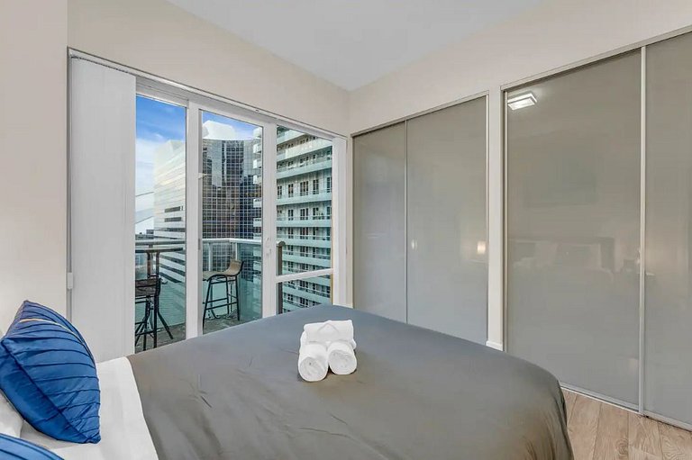 Luxe 2BR Penthouse CN Tower View