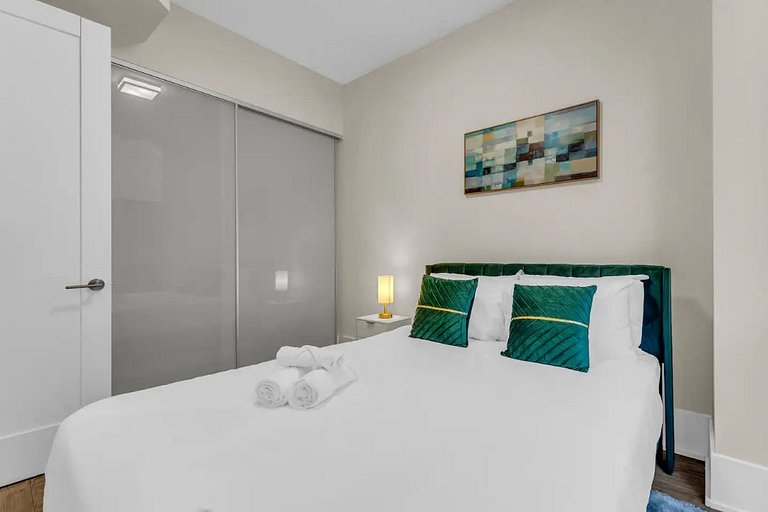 Luxe 2BR Penthouse CN Tower View