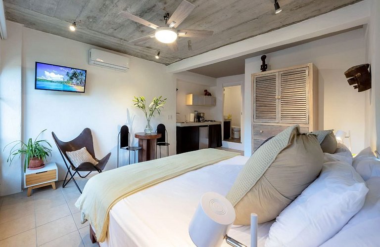 3rd Floor Studio in Zona Romantica