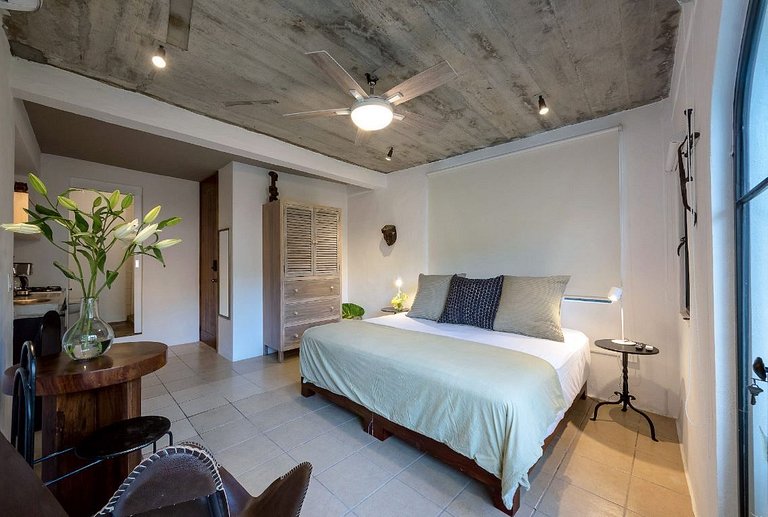 3rd Floor Studio in Zona Romantica