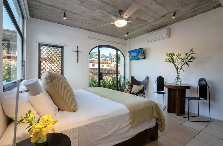3rd Floor Studio in Zona Romantica