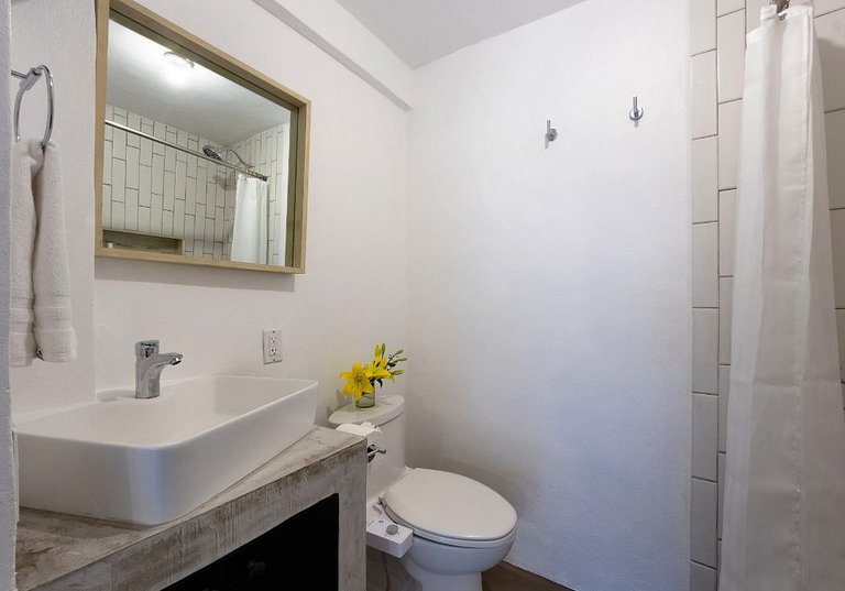 Estudio en el tercer piso en Zona Romantica