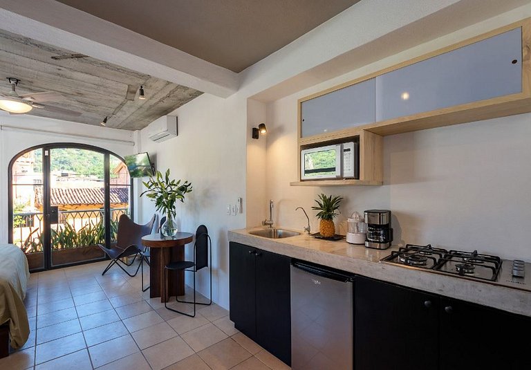 Estudio en el tercer piso en Zona Romantica