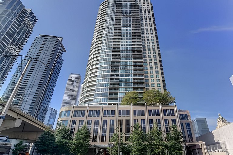 FIFA Stay 2026: Toronto Downtown 2BDR + Parking