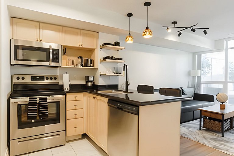 Grand Downtown 2BDR, 2 Bath Retreat with Parking