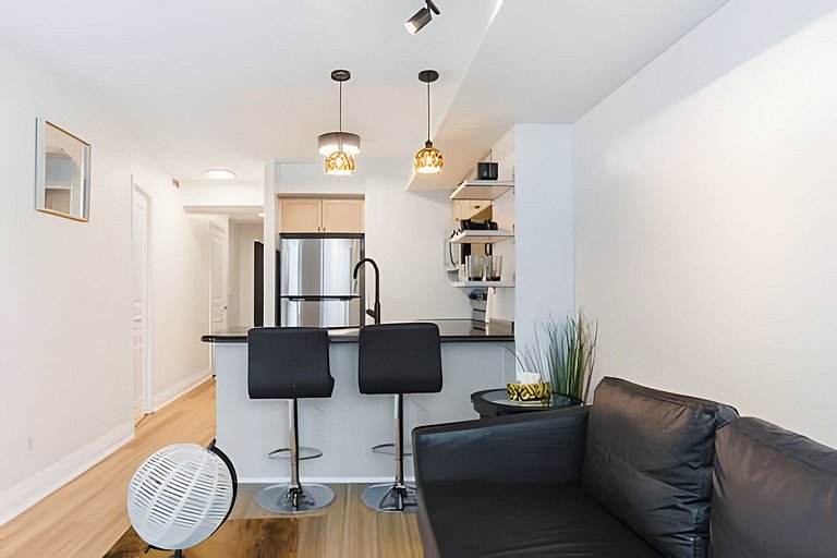 Grand Downtown 2BDR, 2 Bath Retreat with Parking