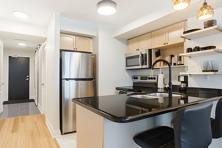 Grand Downtown 2BDR, 2 Bath Retreat with Parking
