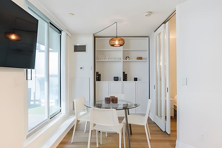 Grand Downtown 2BDR, 2 Bath Retreat with Parking