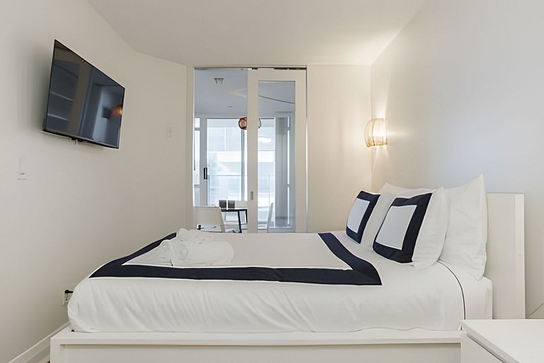 Grand Downtown 2BDR, 2 Bath Retreat with Parking