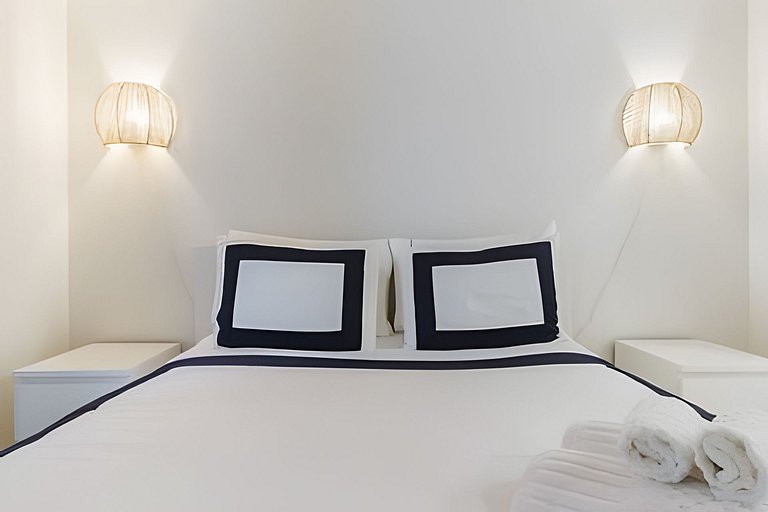 FIFA Stay 2026: Toronto Downtown 2BDR + Parking